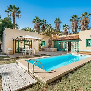https://villa-colliure.adeje-hotels.com